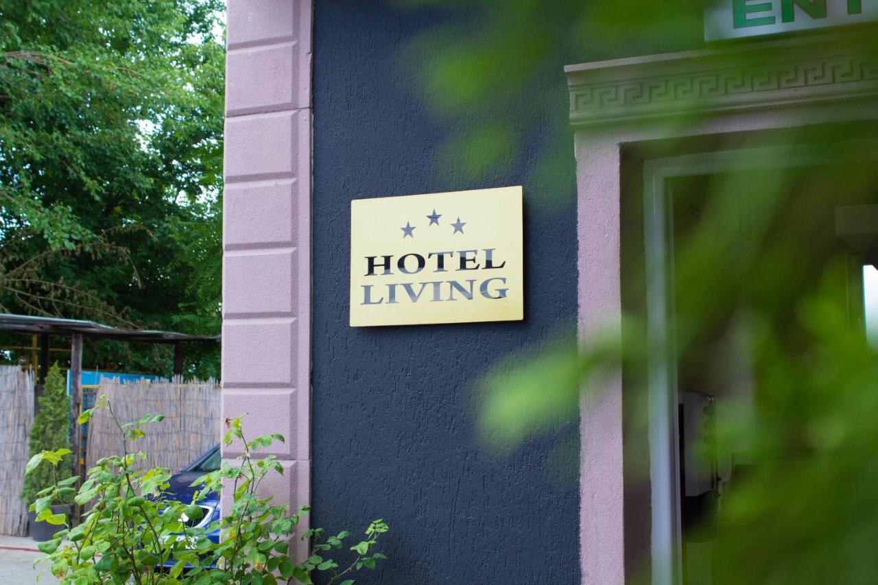 Hotel Living Suto Orizari エクステリア 写真