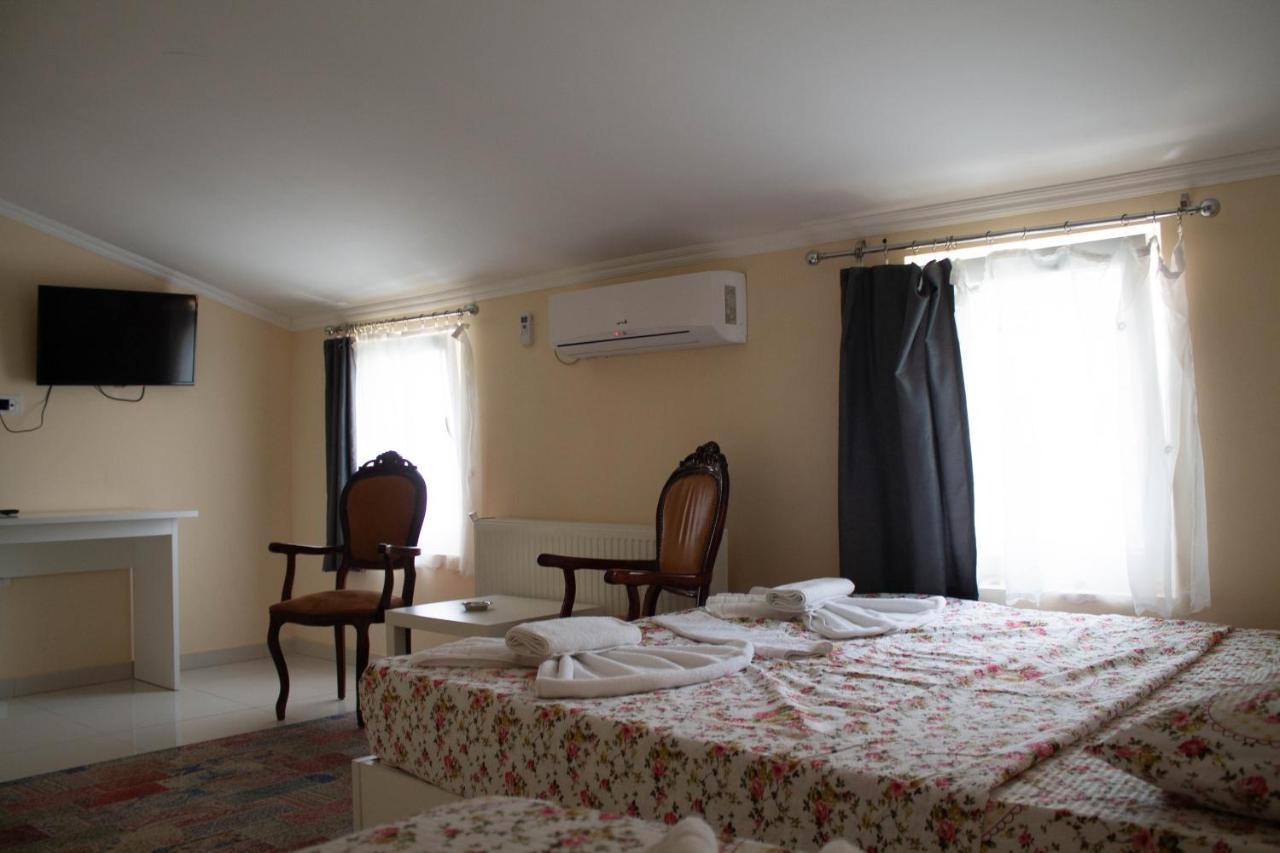 Hotel Living Suto Orizari エクステリア 写真