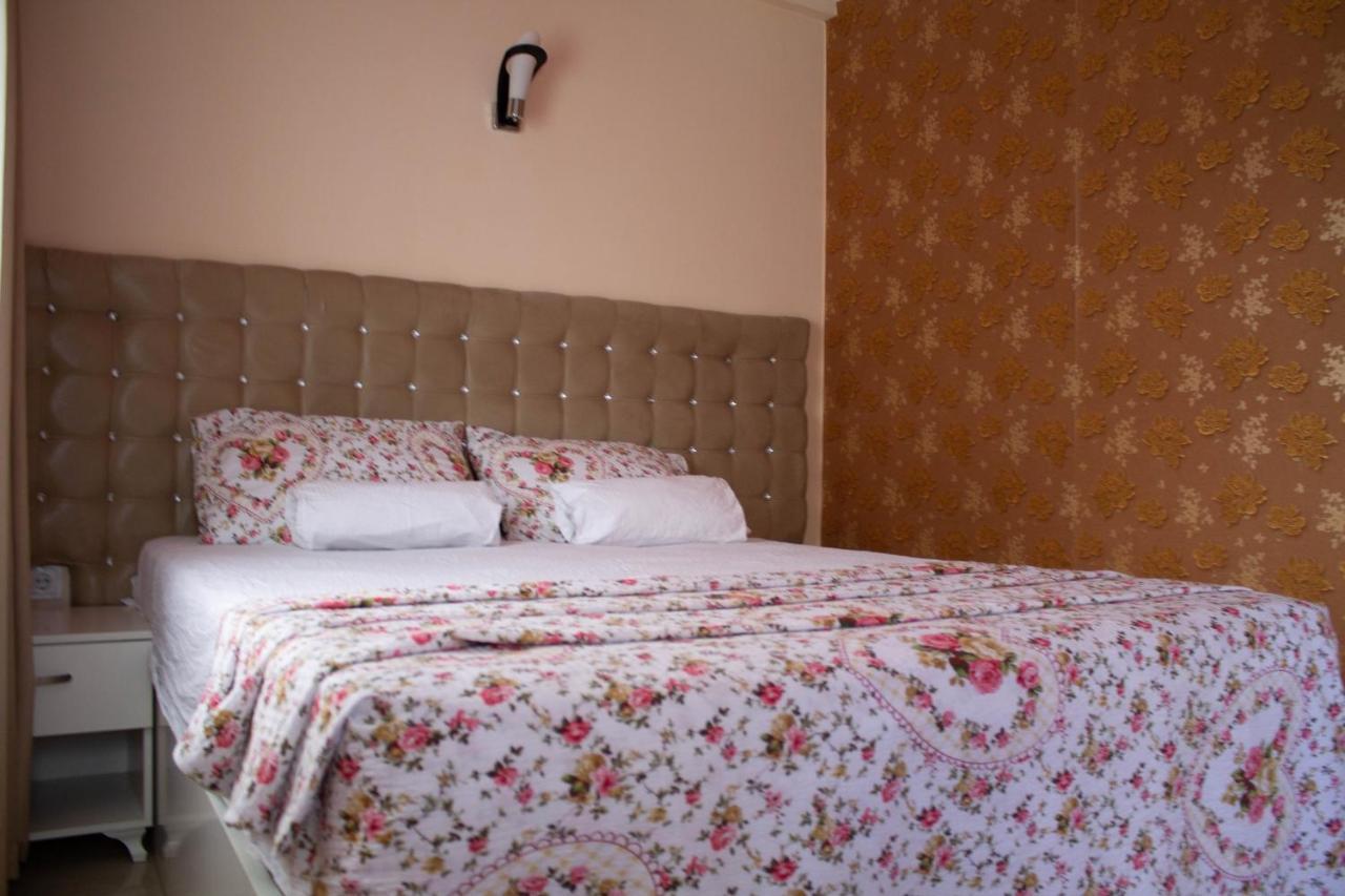Hotel Living Suto Orizari エクステリア 写真