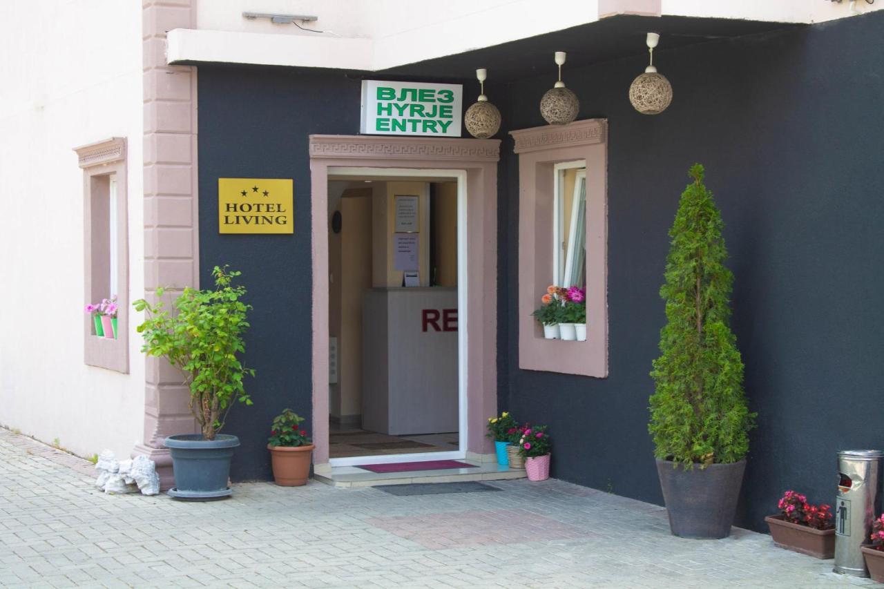 Hotel Living Suto Orizari エクステリア 写真