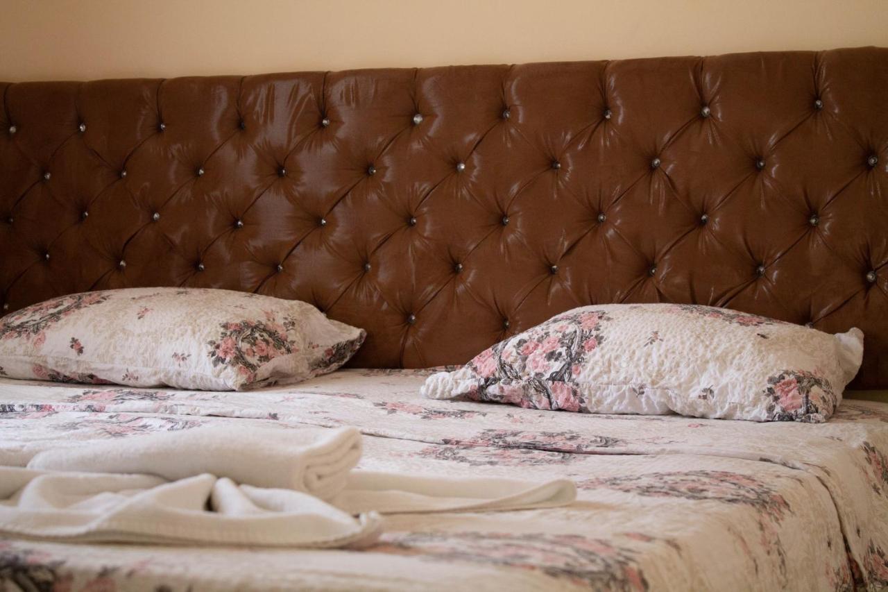 Hotel Living Suto Orizari エクステリア 写真