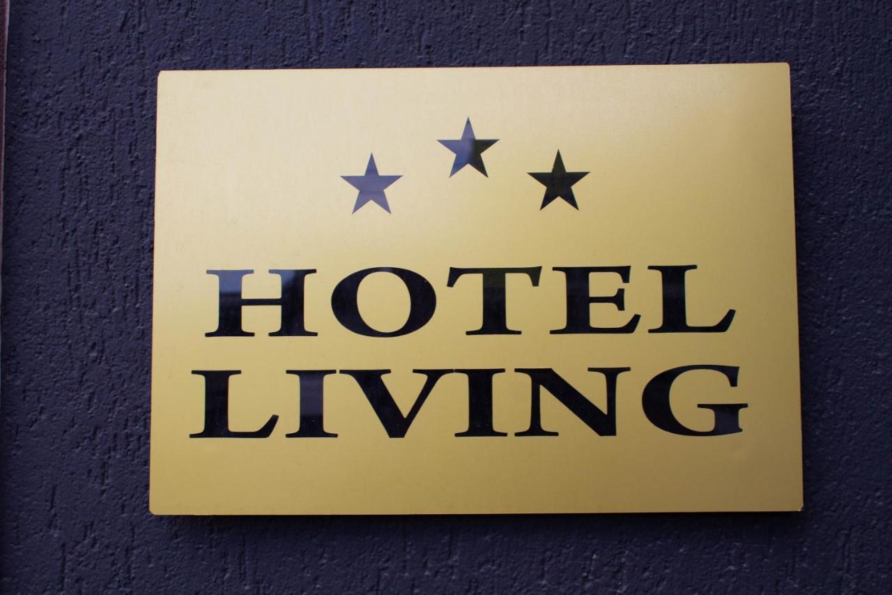 Hotel Living Suto Orizari エクステリア 写真