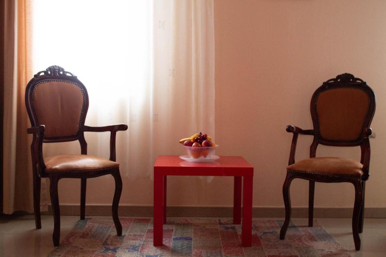 Hotel Living Suto Orizari エクステリア 写真