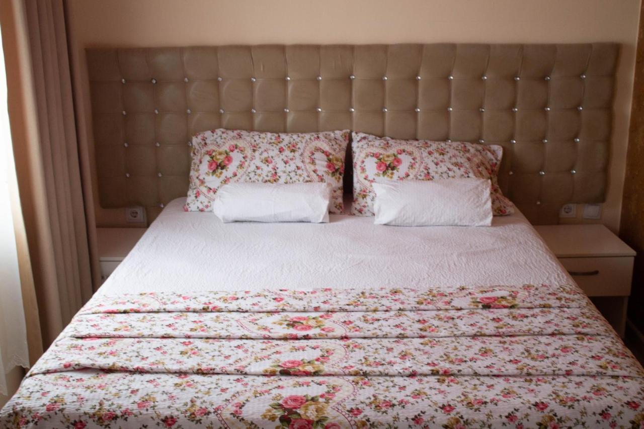 Hotel Living Suto Orizari エクステリア 写真