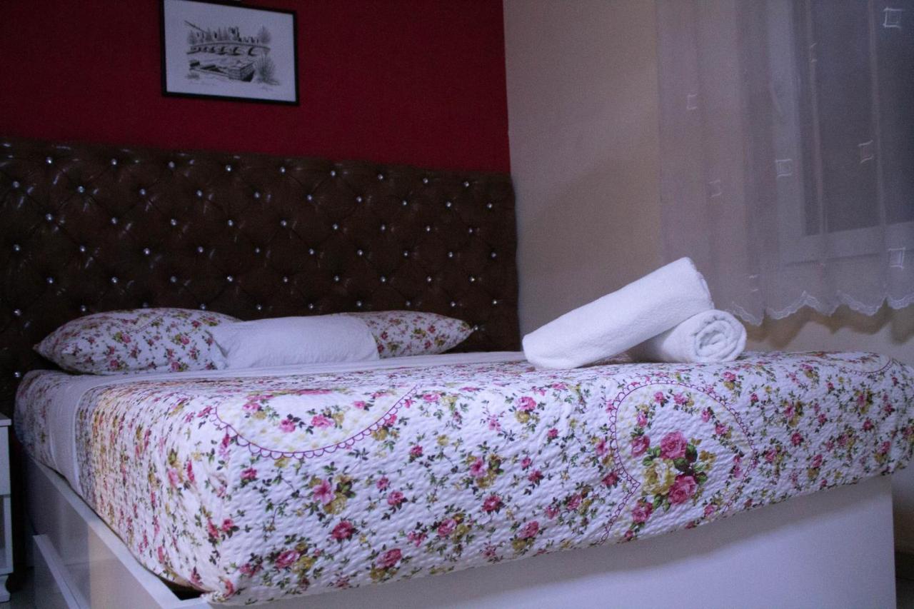 Hotel Living Suto Orizari エクステリア 写真