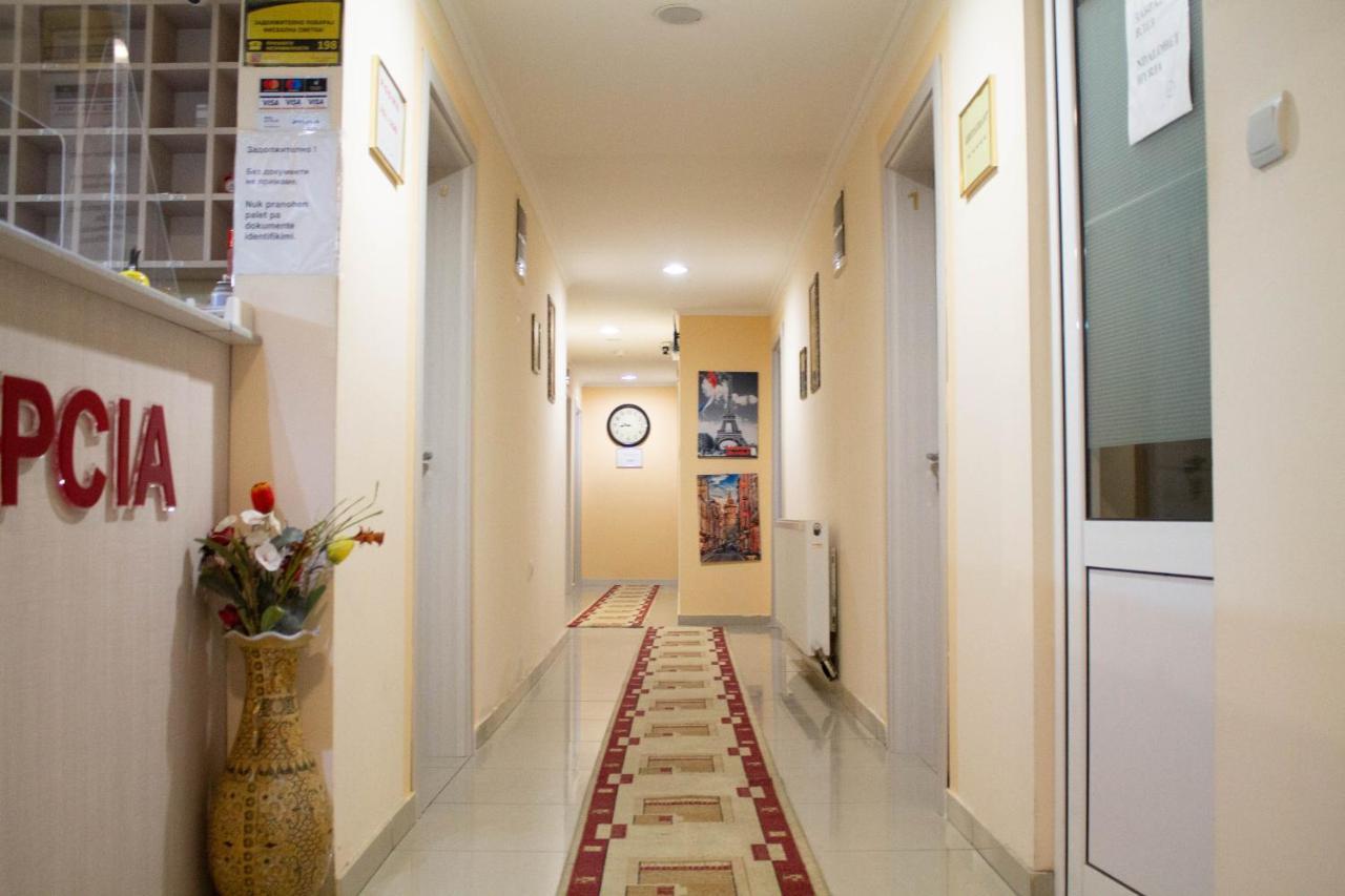 Hotel Living Suto Orizari エクステリア 写真