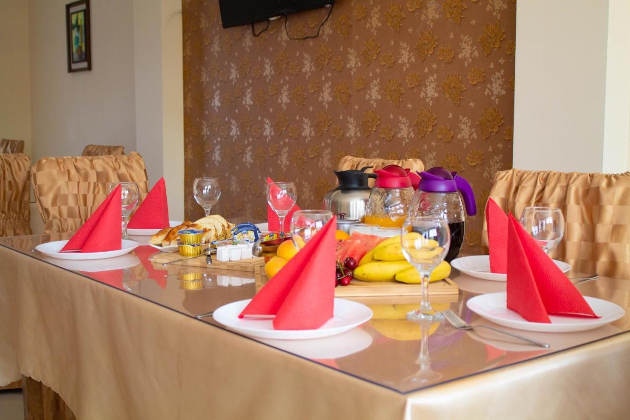 Hotel Living Suto Orizari エクステリア 写真