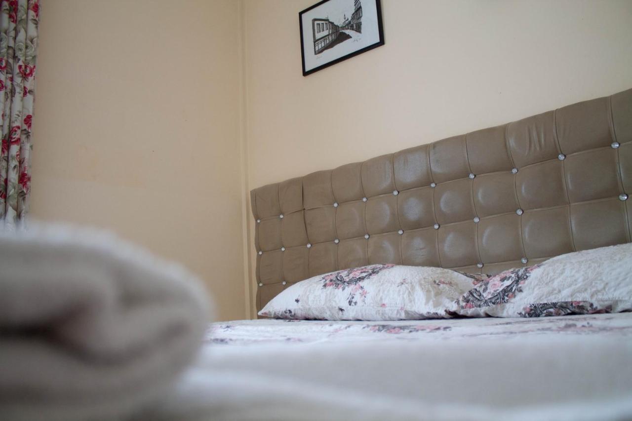 Hotel Living Suto Orizari エクステリア 写真