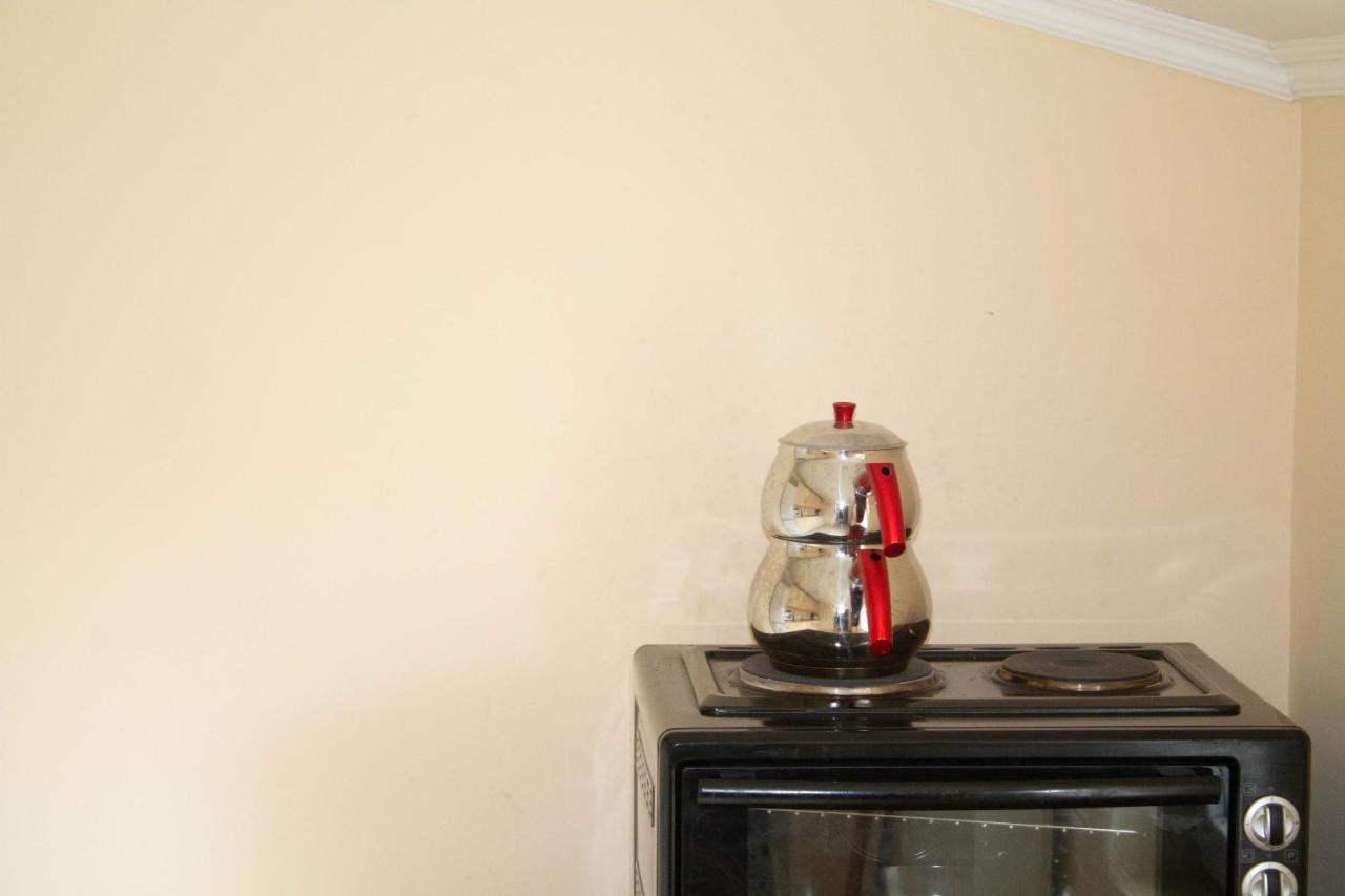 Hotel Living Suto Orizari エクステリア 写真