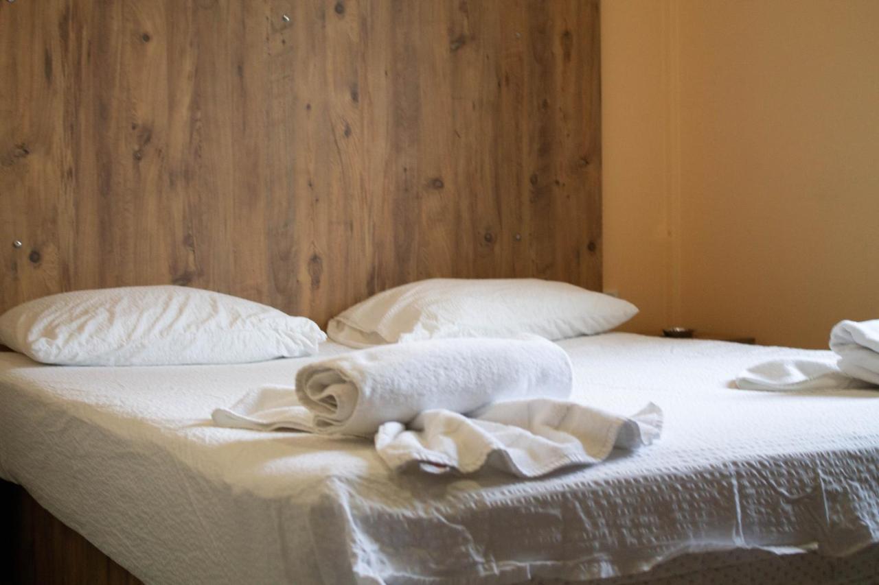 Hotel Living Suto Orizari エクステリア 写真