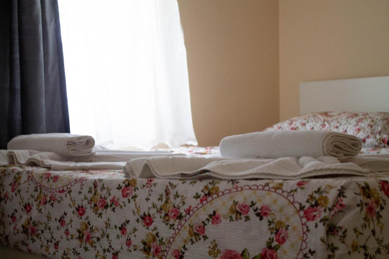 Hotel Living Suto Orizari エクステリア 写真