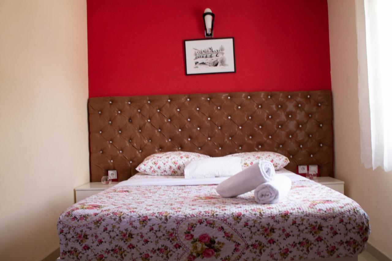 Hotel Living Suto Orizari エクステリア 写真