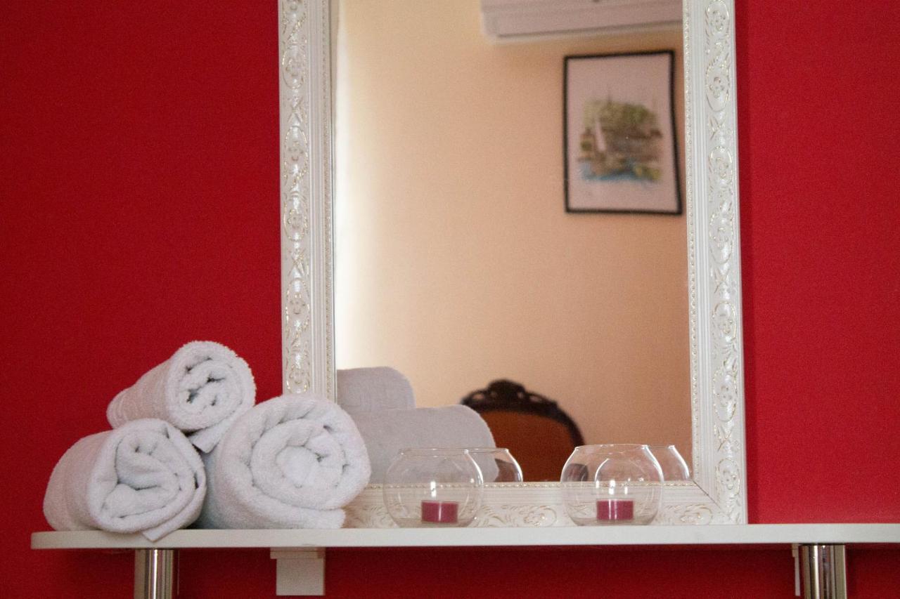 Hotel Living Suto Orizari エクステリア 写真