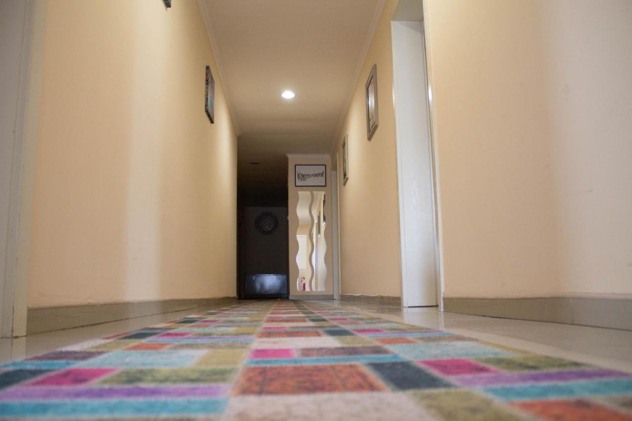 Hotel Living Suto Orizari エクステリア 写真