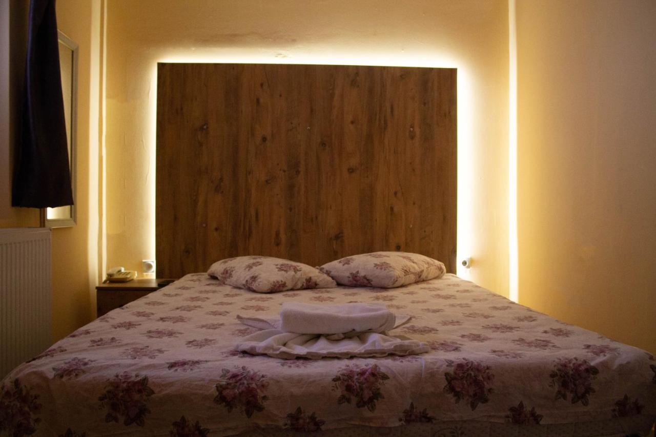 Hotel Living Suto Orizari エクステリア 写真