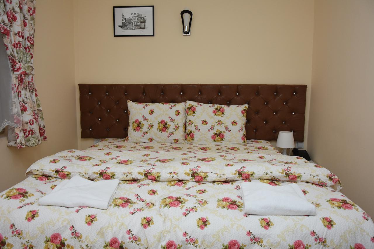 Hotel Living Suto Orizari エクステリア 写真