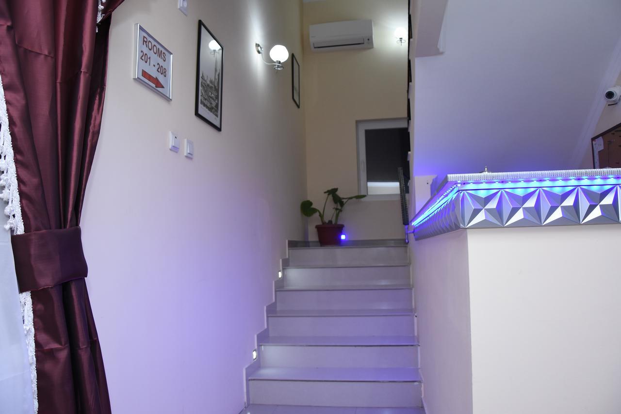 Hotel Living Suto Orizari エクステリア 写真